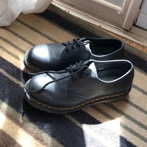 LOW CUT DR. MARTENS